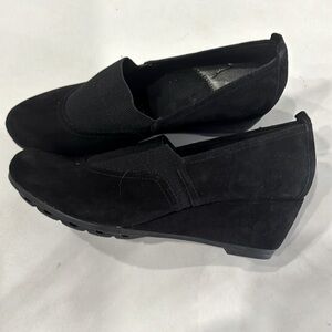 Easy Spirit Black Suede Stretch Slip On Wedges.  Sz 9M
